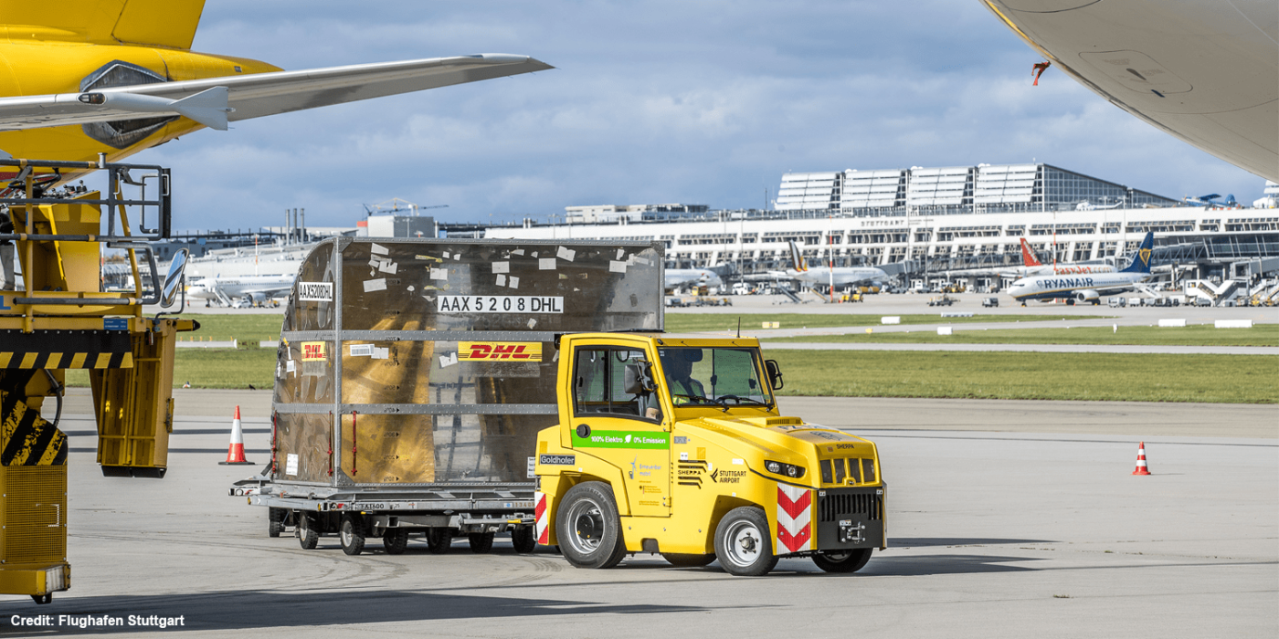 goldhofer-suncar-hk-sherpa-e-cargoschlepper-cargo-tow-tractor-flughafen-stuttgart-airport-stuttgart-2019-01-min