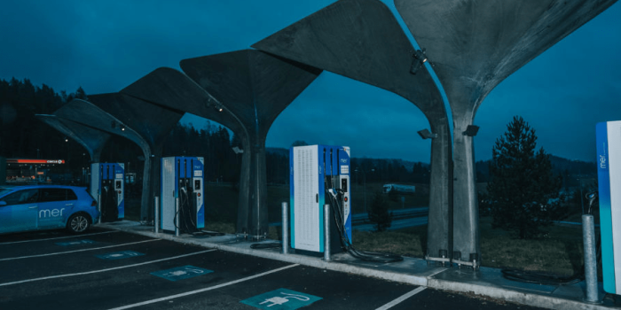 gronn-kontakt-mer-ladestation-charging-station-norwegen-norway-2021-02-min